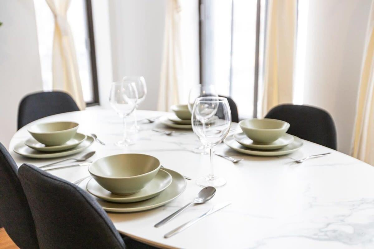 モントリオールM11 Gorgeous Bright Corner 2Br In Heart Of Mtlアパートメント エクステリア 写真