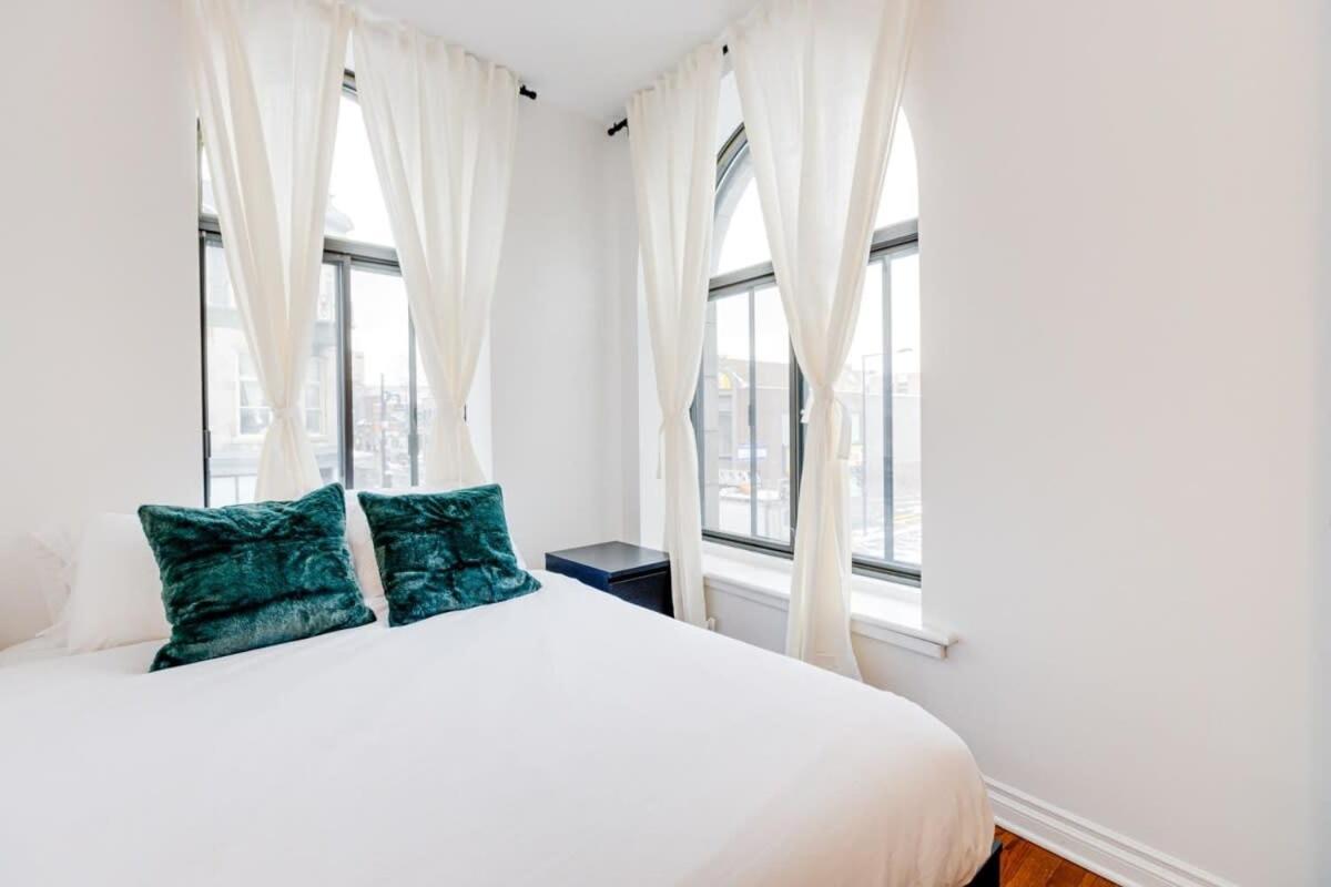 モントリオールM11 Gorgeous Bright Corner 2Br In Heart Of Mtlアパートメント エクステリア 写真